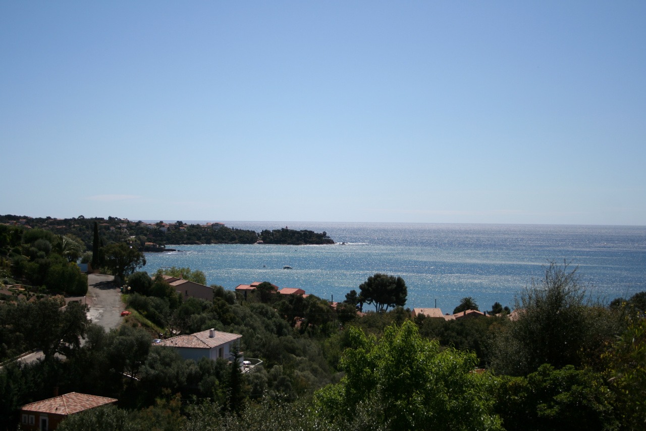 Vue sur la rade d’Agay et la mer Méditerranée